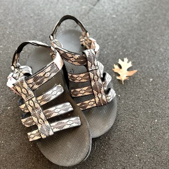 Teva Sandals Women size 8 - Picture 2 of 4